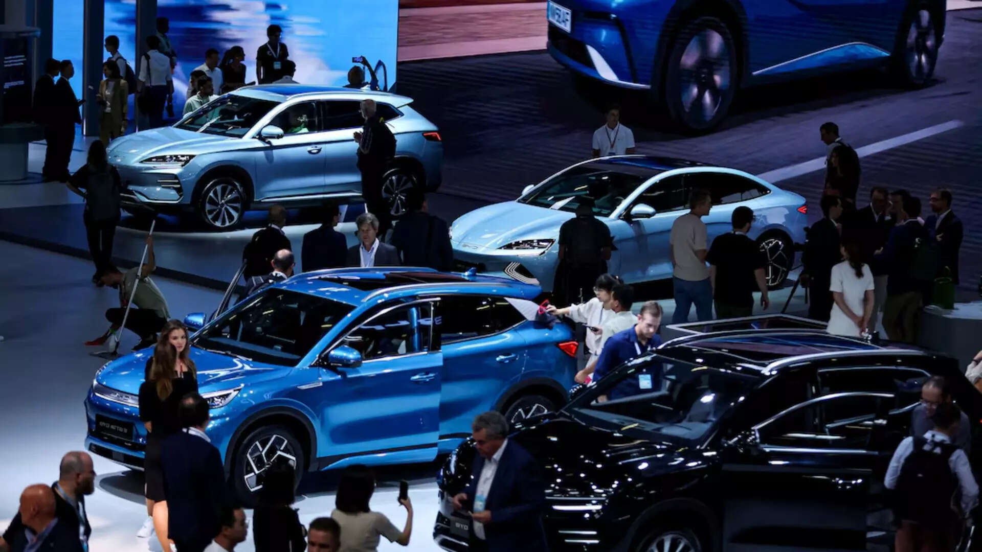 <p>Spain calls for compromise with China ahead of EU vote on EV tariffs.</p>