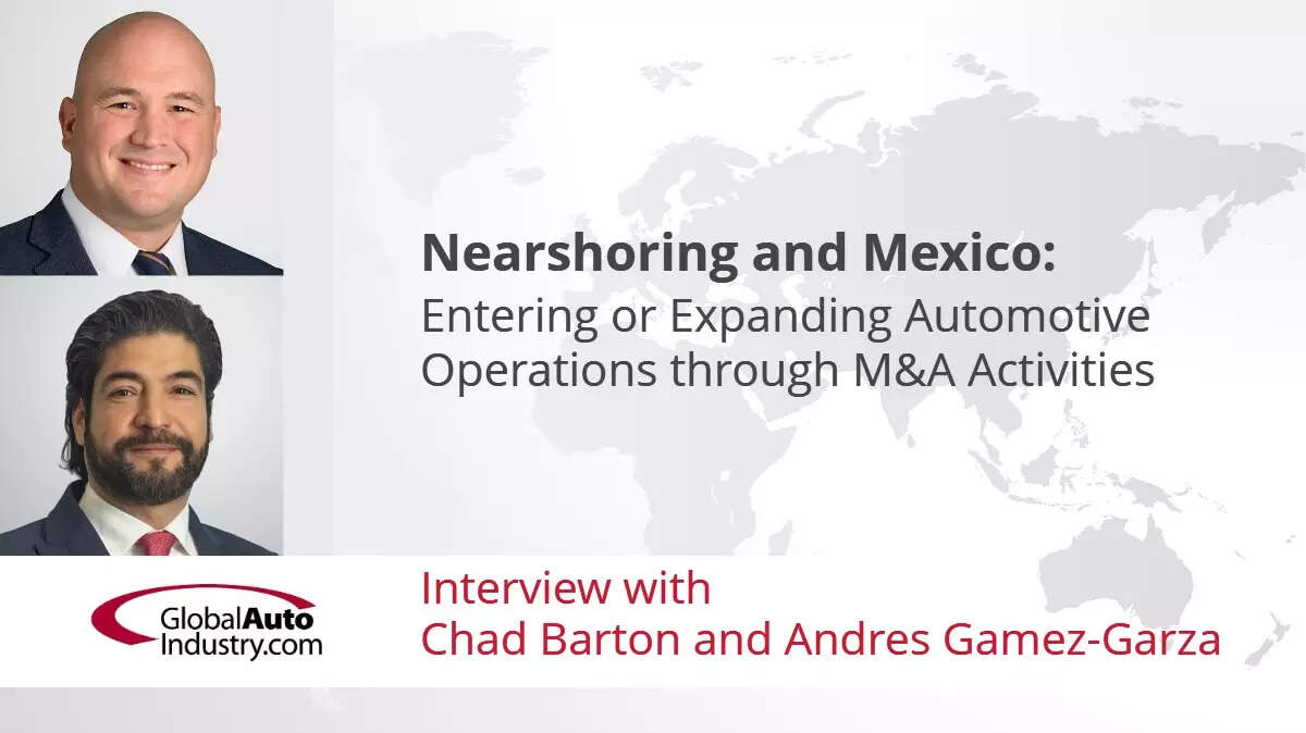 <p> Ron Hesse speaks with Chad Barton and Francisco Andres Gamez-Garza</p>