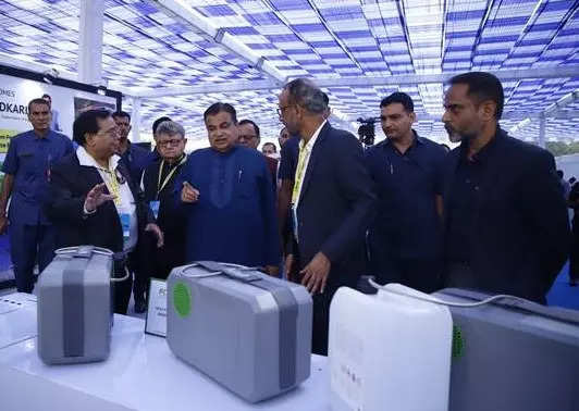 <p>Union minister Nitin Gadkari visiting the expo where methanol-based products and machinery were displayed at International Methanol Seminar and Expo, organised by NITI Aayog in New Delhi on Thursday. </p>