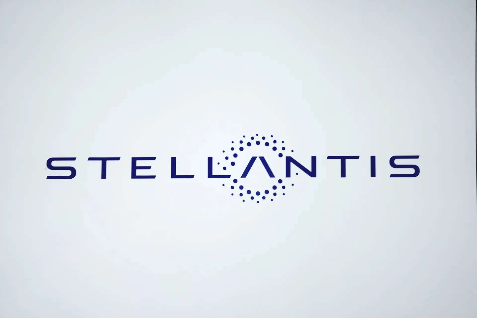 <p>Stellantis' will adapt to changes in the U.S. car market expected under a Trump government, CEO Carlos Tavares said on Monday, with a platform that can offer electric, hybrid or gasoline versions of its models.</p>