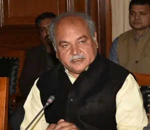 <p>Madhya Pradesh Speaker Narendra Singh Tomar on Wednesday instructed that the State Assembly should be made paperless by the monsoon session of 2025.</p>