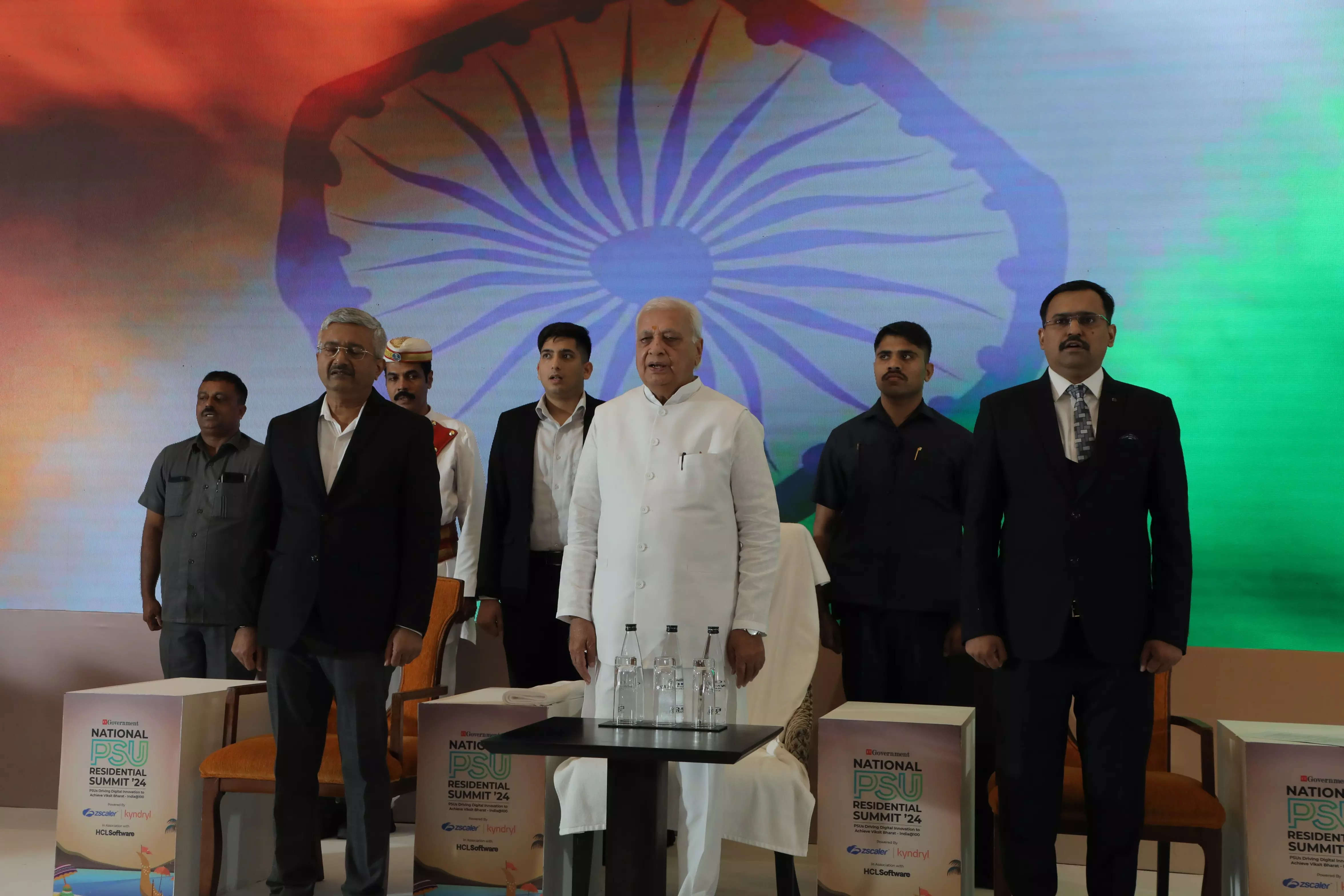 <p>Shri Arif Mohammed Khan, the Governor of Kerala, and others at the time of recitation of National Anthem at the Summit</p>