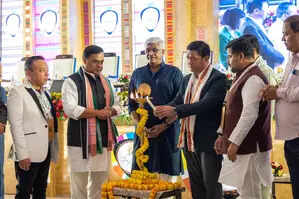 

<p> अरुणाचल प्रदेश के मुख्यमंत्री पेमा खांडू ने बुधवार को कहा कि अरुणाचल प्रदेश के पर्यटन के लिए भविष्य की दृष्टि राज्य को एक प्रमुख वैश्विक गंतव्य के रूप में स्थापित करना है जो प्राकृतिक सुंदरता, सांस्कृतिक विरासत और साहसिक अवसरों के अद्वितीय मिश्रण का जश्न मनाता है।</p>
<p>“/><figcaption class=