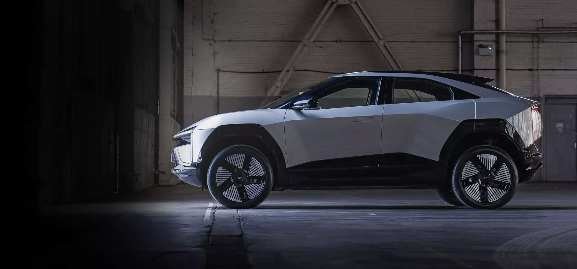 <p>Mahindra argues that its trademark BE 6e, which stands for an electric SUV in Class 12 (vehicles), is quite distinct from the airline services "6E" run by IndiGo.</p>