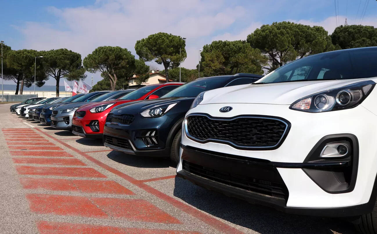 <p>In November sales of battery-powered electric vehicles plunged by nearly 22 percent, with EVs making up around 14% of the total</p>
