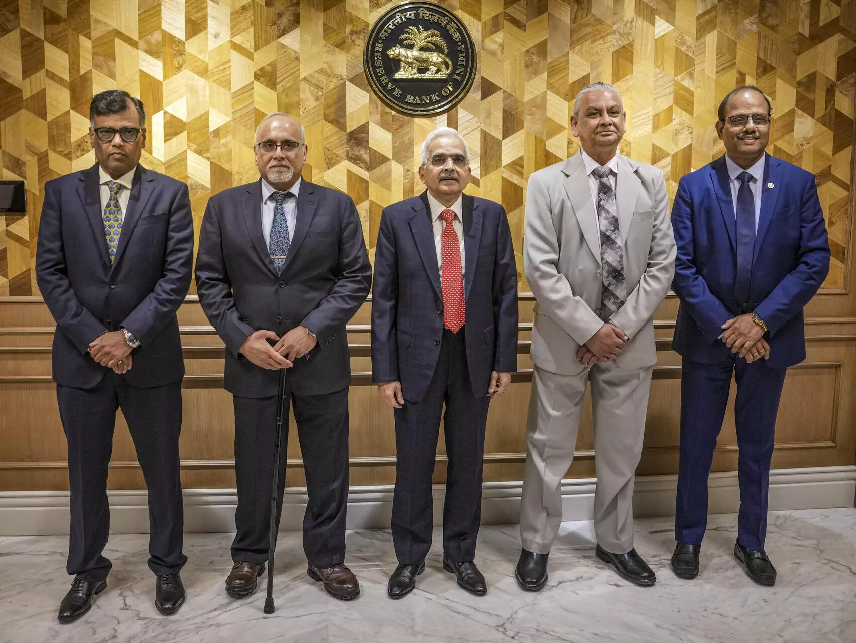 

<p>Mumbai: Reserve Bank of India (RBI) Governor Shaktikanta Das, centre, and Deputy Governors T Rabi Sankar, left, M Rajeshwar Rao, second from left, Michael Debabrata Patra, second from right, and Swaminathan Janakiraman, right, for a press conference at the head office in Mumbai. (PTI Photo/Shashank Parade) </p>
<p>“/><figcaption class=