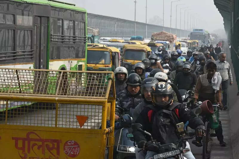 <p>According to police, as part of their comprehensive efforts to enforce GRAP and ensure a seamless traffic experience, 126 pickets have been strategically positioned throughout the city and its border areas.</p>