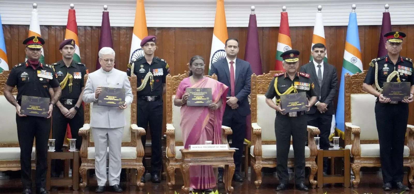 <p>President Droupadi Murmu during presentation of President's Colours to the College of Defence Management, Secunderabad, on Friday. </p>