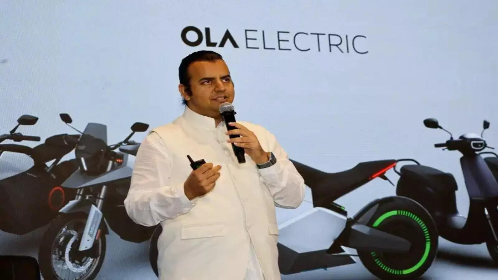 <p><u></u>This add to a long list of senior Ola Group executives who have quit from the Bhavish Aggarwal-led firms, including ride-hailing platform Ola Cabs and AI venture Krutrim, this year.</p>