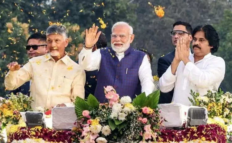 

<p>प्रधानमंत्री नरेंद्र मोदी बुधवार को विशाखाटनम में एक रोड शो के दौरान एपी सीएम एन. चंद्रबाबू नायडू और डिप्टी सीएम पवन कल्याण के साथ।</p>
<p>“/><figcaption class=