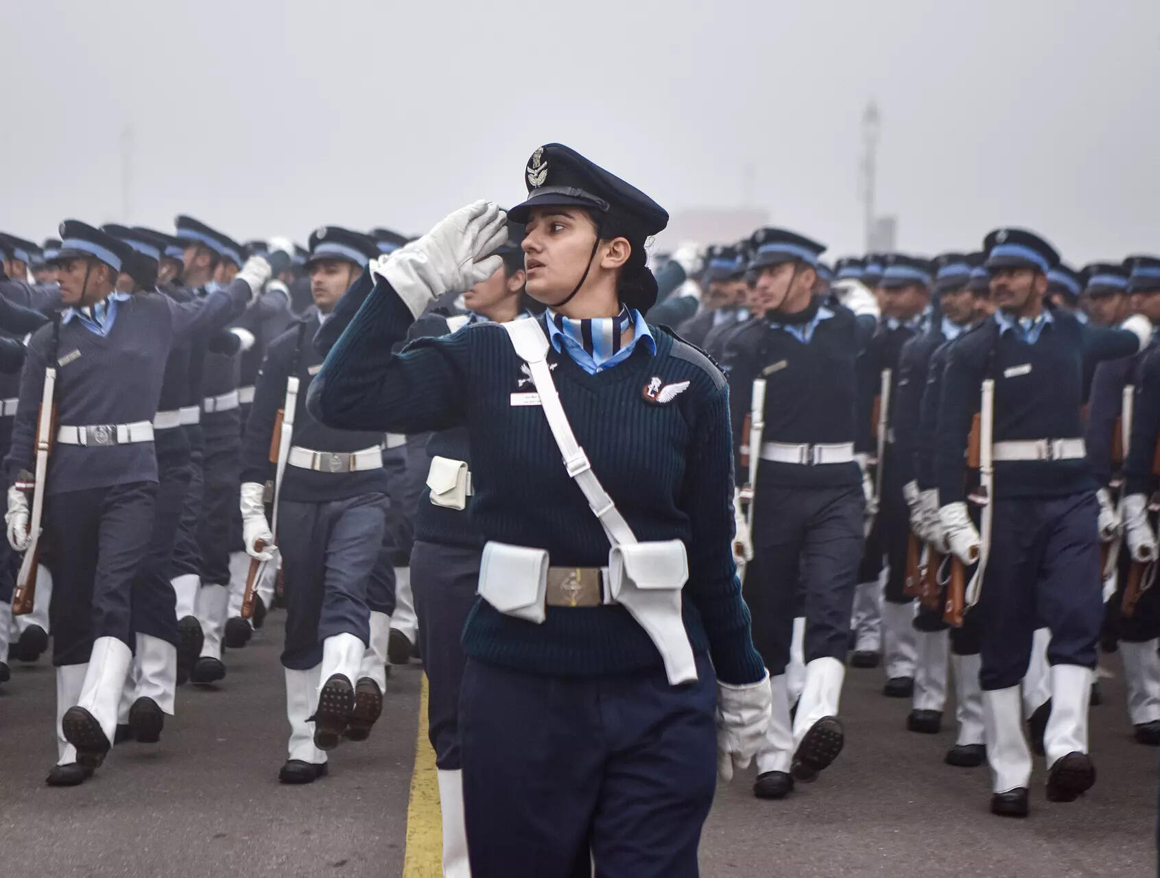 <p>Air Force personnel take part in the Republic Day Parade 2025 rehearsal, at Kartavya Path in New Delhi on Saturday. (ANI Photo/Ritik Jain)</p>