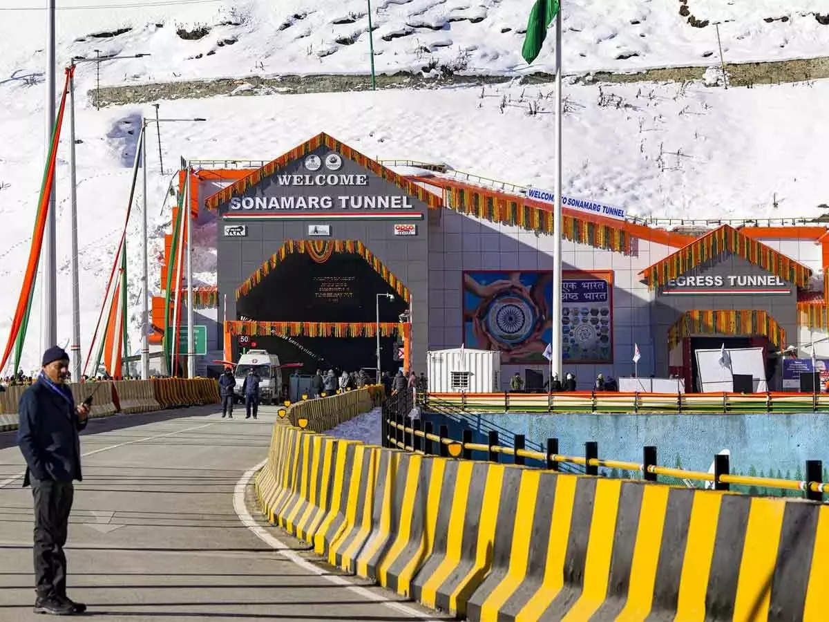 <p>Prime Minister Narendra Modi inaugurated the Z-Morh Tunnel in Sonamarg, Jammu and Kashmir. The ceremony witnessed the presence of Union Minister Nitin Gadkari, J&K Chief Minister Omar Abdullah, and Lieutenant Governor Manoj Sinha.<br /></p>