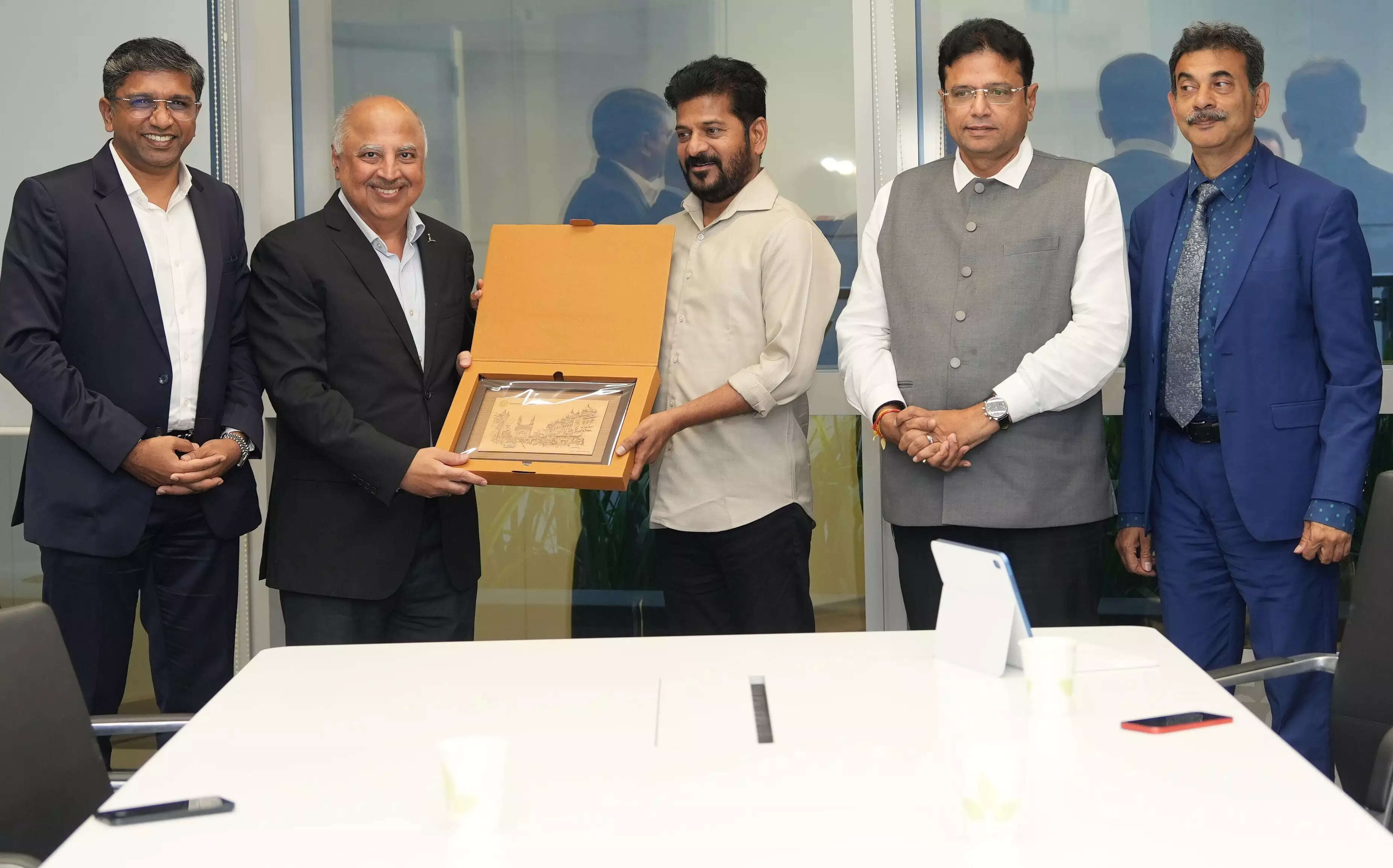 <p>The announcement was made following a high-level meeting in Singapore, attended by Chief Minister A. Revanth Reddy, IT Minister Duddilla Sridhar Babu, Special Chief Secretary Jayesh Ranjan, and senior executives of CapitaLand including Gauri Shankar Nagabhushanam, CEO & ED, CapitaLand India Trust Management Pte. Ltd, and Manohar Khiatani, Senior Executive Director, CapitaLand Investment in Singapore on Sunday.</p>