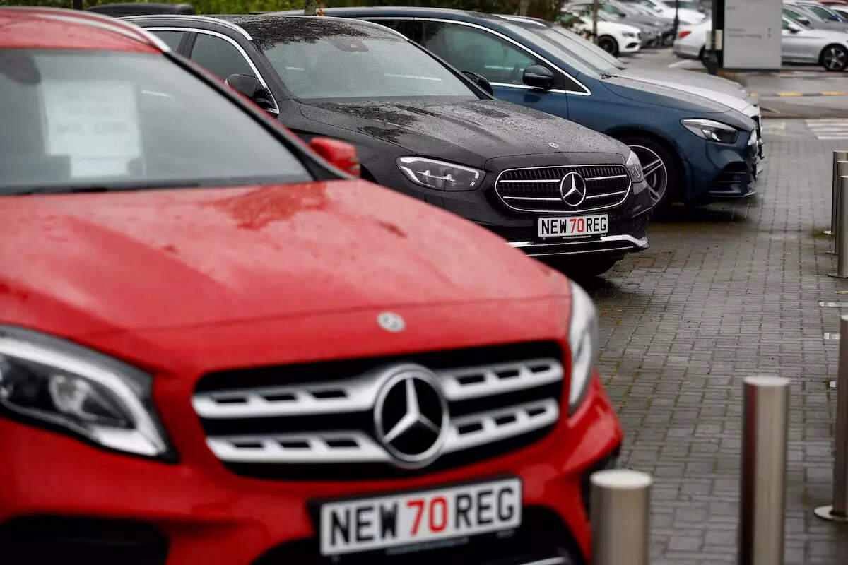 <p>Production volume of EVs, including battery electric, plug-in hybrid and hybrid vehicles, fell 20.4% to 275,896 units in the year.</p>