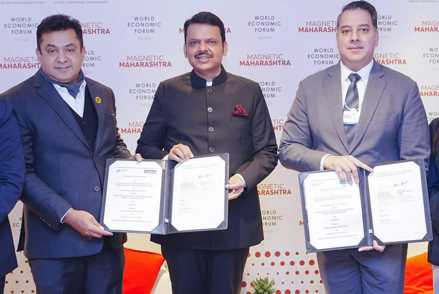 <p>At the World Economic Forum in Davos, Chief Minister Devendra Fadnavis congratulated MMRDA, while Deputy Chief Minister and MMRDA Chairman Eknath Shinde commended its contributions during a celebration in Mumbai.</p>