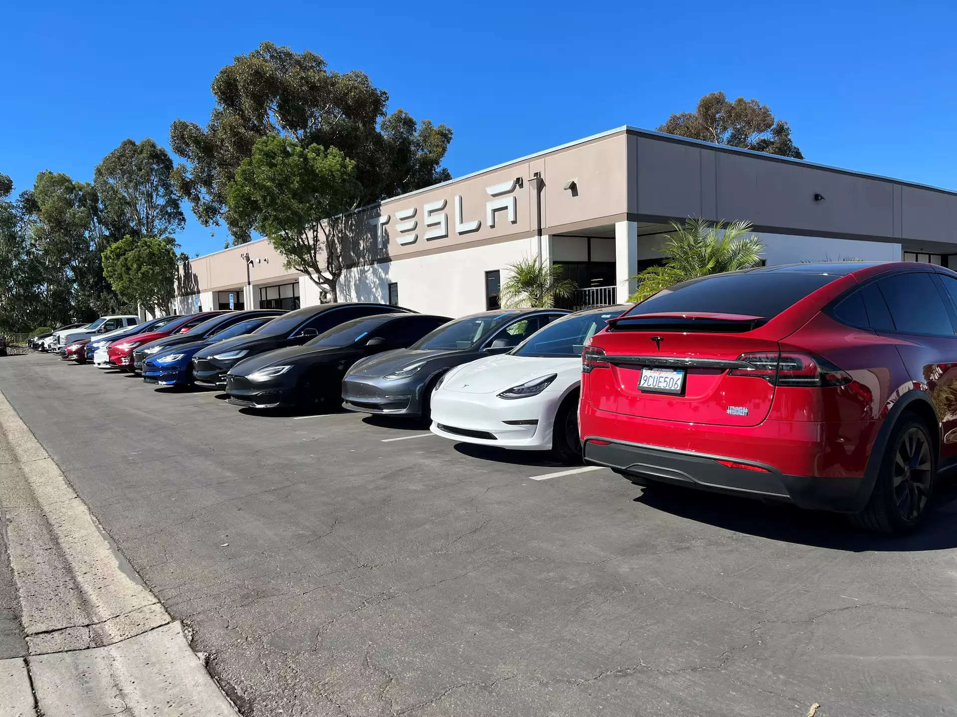 <p>Tesla's global deliveries fell for the first time last year, pressured by high borrowing costs and competition from Chinese and European automakers.</p>