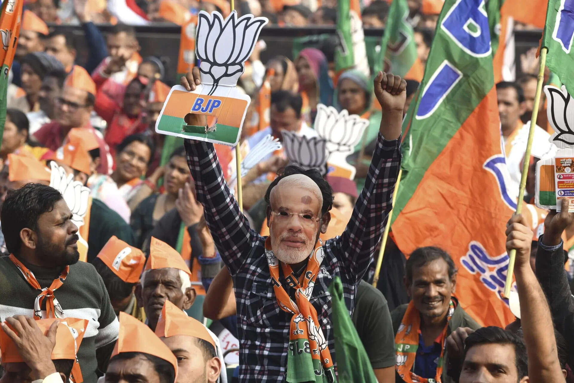 <p>A supporter of Bharatiya Janata party, or BJP, wears a mask of Indian prime minister Narendra Modi and shouts slogans during Delhi state election campaign rally in New Delhi, India, Friday, Jan. 31, 2025. (AP Photo)</p>