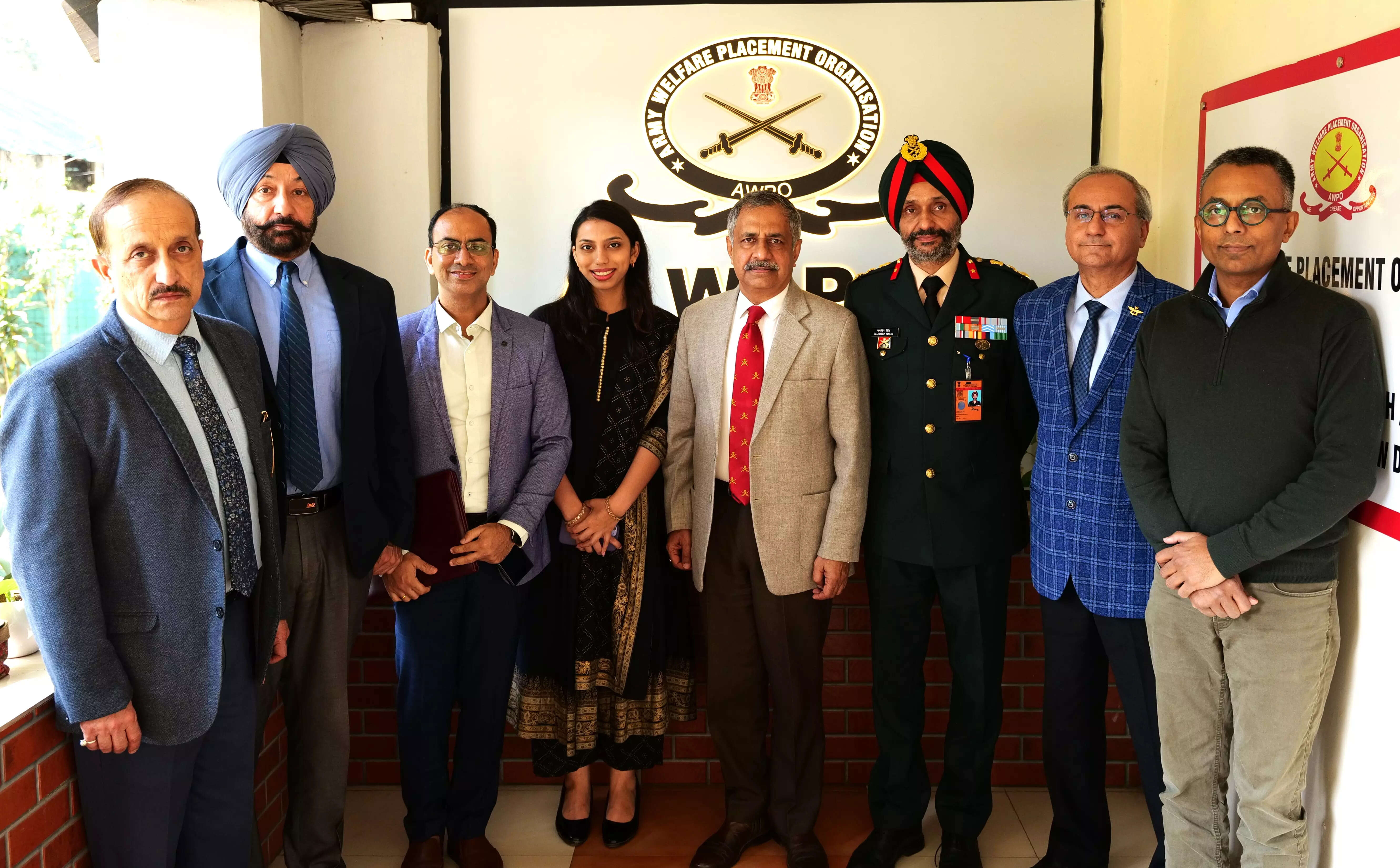 <p>(L-R) Col Anurag Sharma, Col Kanwaljit Singh Uppal, upGrad Ankur Razdan and team, Major General Ajay Singh Chauhan, Brigadier Mandeep Singh, Col Gur Pratap singh, and upGrad Enterprise CEO Srikanth Iyengar</p>