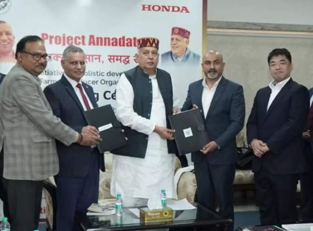 <p>Surya Pratap Shahi, Minister for Agriculture, Uttar Pradesh and Honda India Foundation Trustees Vinay Dhingra and Katsuyuki Ozawa during the MoC signing ceremony in New Delhi on Tuesday.</p>