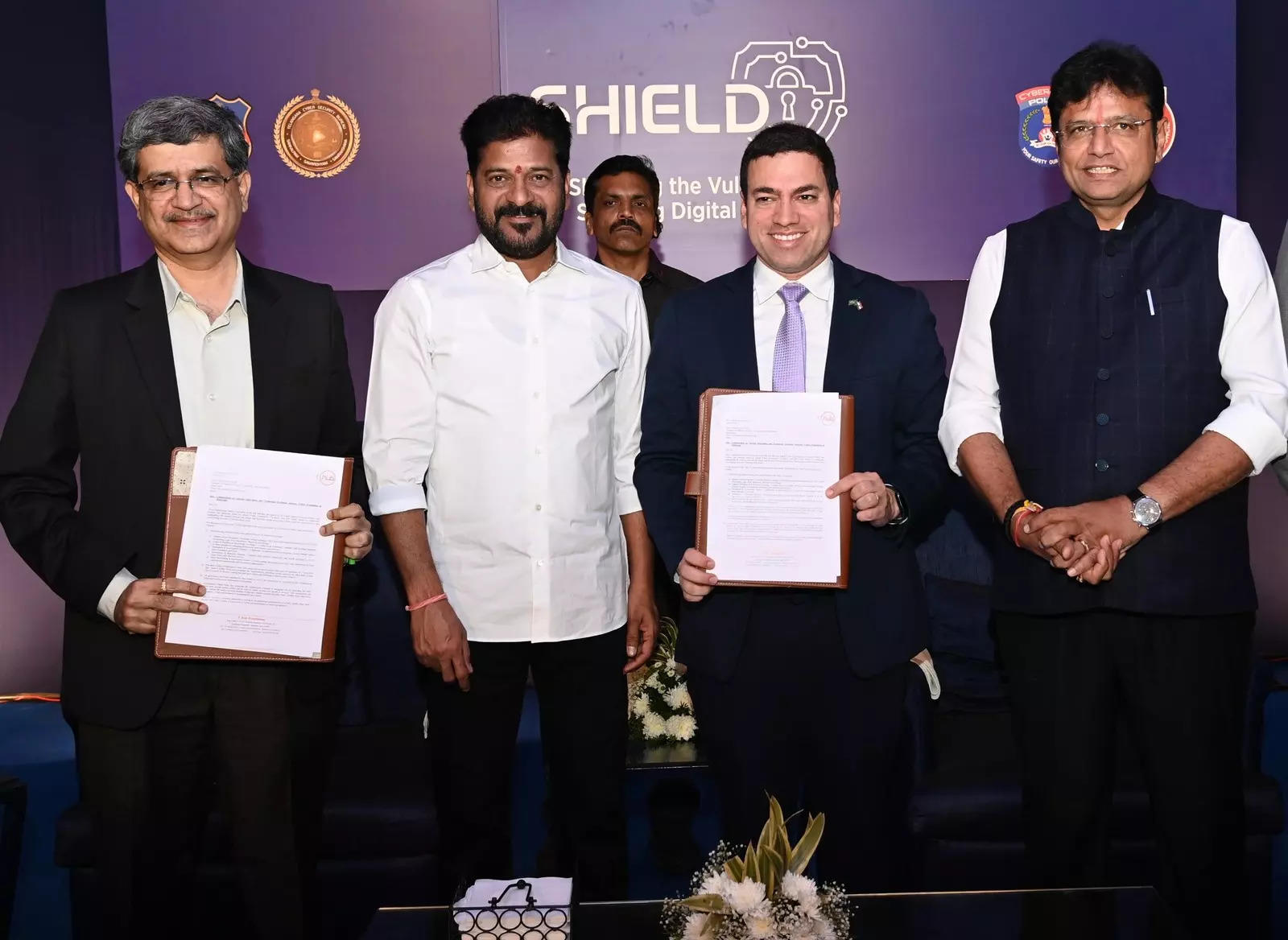 <p>Chief Minister A. Revanth Reddy and IT Minister D. Sridhar Babu, T-Hub Foundation CEO Sujith and Goias State Science Technology and Innovation Secretary Jose Frederico Lyra Netto during the signing of MoU in Hyderabad on Tuesday.</p>