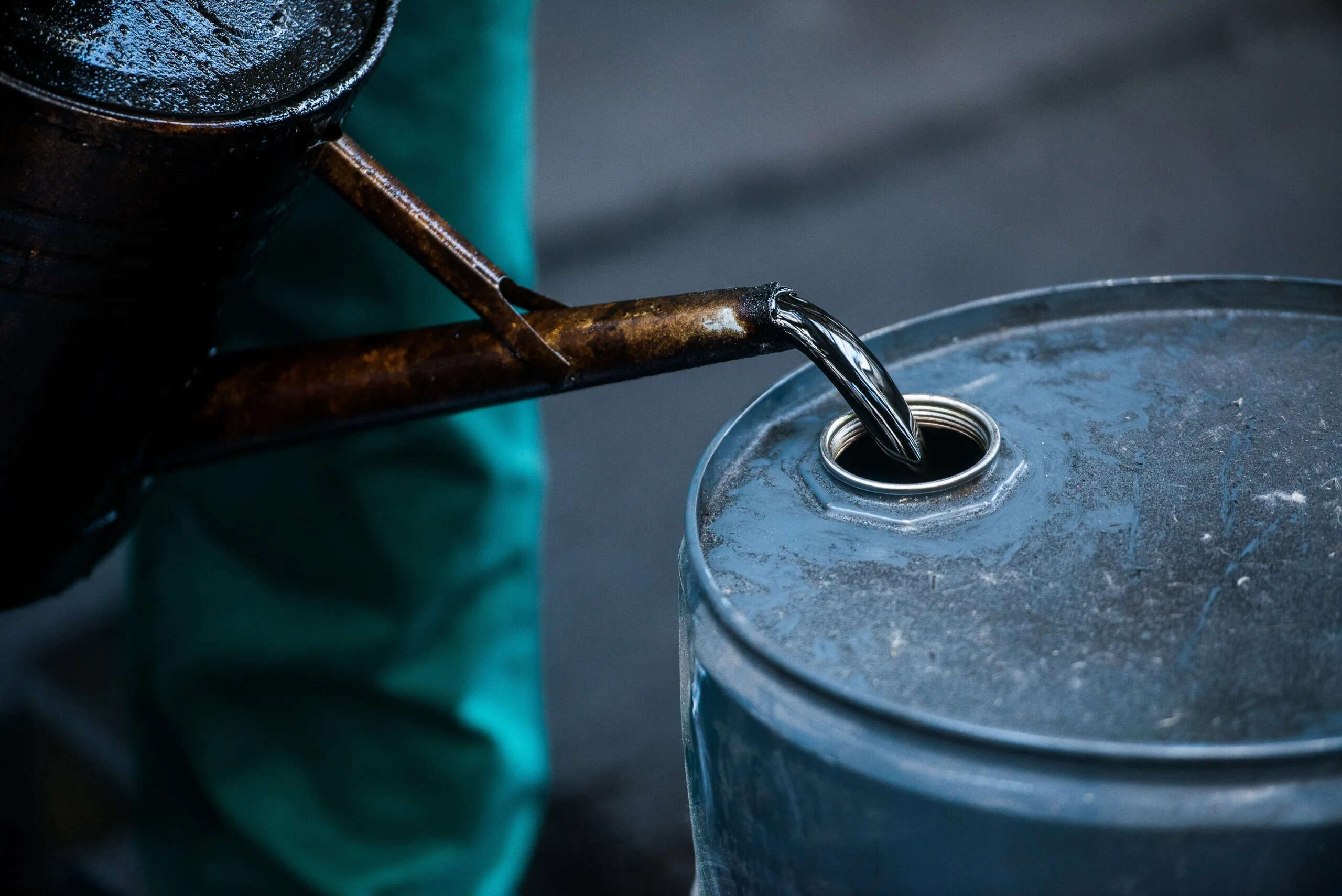 

<p>“This would take us a step closer to Russian sanctions being lifted, removing much of the supply uncertainty hanging over the market,” the note said.</p>
<p>‘><figcaption class="caption"><span>“This would take us a step closer to Russian sanctions being lifted, removing much of the supply uncertainty hanging over the market,” the note said.</span></figcaption></figure>
<p><a id="19900090" type="General" weightage="20" keywordseo="oil-prices" source="keywords" class="news-keywords" href="/tag/oil+prices">Oil prices</a> held around two-month lows on Wednesday as a potential peace deal between Russia and Ukraine continued to weigh on prices while lower <a id="22708417" type="General" weightage="100" keywordseo="U-S-crude-stockpiles" source="keywords" class="news-keywords" href="/tag/u.s.+crude+stockpiles">U.S. crude stockpiles</a> provided some support.</p>
<p><a id="20025497" type="General" weightage="20" keywordseo="Brent-crude" source="keywords" class="news-keywords" href="/tag/brent+crude">Brent crude</a> rose 16 cents, or 0.2%, to USD 73.18 a barrel by 0926 GMT. U.S. West Texas Intermediate crude oil futures were up 20 cents, or 0.3%, at USD 69.13.</p>
<p><!-- PROMOSLOT_M -->Prospects for a peace deal between Russia and Ukraine are improving, ING commodities strategists said in a note on Wednesday, adding that the market was also watching for potential implications of a minerals deal between the U.S. and Ukraine.</p>
<p><!-- PROMOSLOT -->“This would take us a step closer to Russian sanctions being lifted, removing much of the supply uncertainty hanging over the market,” the note said.</p>
<p><!-- PROMOSLOT_M -->The U.S. and Ukraine agreed terms of a draft minerals deal central to U.S. President Donald Trump’s efforts to bring a swift end to the war in Ukraine, sources familiar with the matter told Reuters on Tuesday.</p>
<p>Supporting prices on Wednesday, U.S. crude stocks fell by 640,000 barrels in the week ended February 21, market sources said on Tuesday, citing American Petroleum Institute data. Official U.S. stockpile data is due later on Wednesday.</p>
<p><!-- PROMOSLOT_M -->“If confirmed by the EIA later today, it would mark the first decline in U.S. crude oil inventories since mid-January,” said ING.</p>
<p><!-- PROMOSLOT -->Analysts polled by Reuters estimated that U.S. crude stocks rose by 2.6 million barrels last week.</p>
<p>Oil prices have been weighed down by concerns that Trump’s decisions on tariffs against China and other trading partners could hamper economic growth.</p>
<p><!-- PROMOSLOT_M -->That has eased worries about tighter near-term oil supply despite fresh U.S. sanctions against Iran, ANZ Bank analysts said in a note. </p>
<p></body>“,”next_sibling”:[{“msid”:118576065,”title”:”Serbia shores up oil reserves as seeks delay of U.S. sanctions on oil company NIS”,”entity_type”:”ARTICLE”,”link”:”/news/oil-and-lubes/serbia-shores-up-oil-reserves-as-seeks-delay-of-u-s-sanctions-on-oil-company-nis/118576065″,”link_next_mobile”:”/news/oil-and-lubes/serbia-shores-up-oil-reserves-as-seeks-delay-of-u-s-sanctions-on-oil-company-nis/118576065?next=1″,”category_name”:null,”category_name_seo”:”oil-and-lubes”}],”related_content”:[],”seoschemas”:false,”social_share”:{“fb”:”/news/oil-and-lubes/oil-holds-near-two-month-low-on-rising-supply-concerns/118579717?utm_source=facebook&utm_medium={{DEVICE_TYPE}}”,”x”:”/news/oil-and-lubes/oil-holds-near-two-month-low-on-rising-supply-concerns/118579717?utm_source=twitter&utm_medium={{DEVICE_TYPE}}”,”whatsapp”:”/news/oil-and-lubes/oil-holds-near-two-month-low-on-rising-supply-concerns/118579717?utm_source=wapp&utm_medium={{DEVICE_TYPE}}”,”linkdin”:”/news/oil-and-lubes/oil-holds-near-two-month-low-on-rising-supply-concerns/118579717?utm_source=linkedin&utm_medium={{DEVICE_TYPE}}”,”telegram”:”/news/oil-and-lubes/oil-holds-near-two-month-low-on-rising-supply-concerns/118579717?utm_source=telegram&utm_medium={{DEVICE_TYPE}}”,”copy”:”/news/oil-and-lubes/oil-holds-near-two-month-low-on-rising-supply-concerns/118579717?utm_source=copy&utm_medium={{DEVICE_TYPE}}”},”cat_msid”:37708714,”cat_sub_msid”:false,”msid”:118579717,”entity_type”:”ARTICLE”,”title”:”Oil holds near two-month low on rising supply concerns”,”synopsis”:”Brent crude rose 16 cents, or 0.2%, to USD 73.18 a barrel by 0926 GMT. U.S. West Texas Intermediate crude oil futures were up 20 cents, or 0.3%, at USD 69.13.”,”titleseo”:”oil-and-lubes/oil-holds-near-two-month-low-on-rising-supply-concerns”,”status”:”ACTIVE”,”authors”:[],”Alttitle”:{“minfo”:””},”artag”:”Reuters”,”artdate”:”2025-02-26 17:01:45″,”lastupd”:”2025-02-26 17:01:56″,”breadcrumbTags”:[“U.S. crude stockpiles”,”peace deal Russia Ukraine”,”crude oil inventories decline”,”Trump sanctions Iran”,”oil supply concerns”,”Brent crude”,”global oil market”,”oil prices”,”mineral deal U.S. Ukraine”],”secinfo”:{“seolocation”:”oil-and-lubes/oil-holds-near-two-month-low-on-rising-supply-concerns”}}” data-authors=”[” data-author-list data-category-name=”Oil & Lubes” data-category_id=”118″ data-cat_msid=”37708714″ data-date=”2025-02-26″ data-index=”article_1″ data-keywords=”U.S. crude stockpiles, peace deal Russia Ukraine, crude oil inventories decline, Trump sanctions Iran, oil supply concerns, Brent crude, global oil market, oil prices, mineral deal U.S. Ukraine” data-type=”news”>     </p>
<div>
<p><span loading="eager" fetchpriority="high">Brent crude rose 16 cents, or 0.2%, to USD 73.18 a barrel by 0926 GMT. U.S. West Texas Intermediate crude oil futures were up 20 cents, or 0.3%, at USD 69.13.</span></p>
</p></div>
<div>
<div>
<ul>
<li><a href="http://auto.economictimes.indiatimes.com/agency/12345678/Reuters">Reuters</a></li>
</ul>
<ul>
<li>Updated On Feb 26, 2025 at 05:01 PM IST</li>
</ul></div>
<div>                                                                                          <body></p>
<figure><img decoding="async" width="590" height="442" loading="eager" src="https://etimg.etb2bimg.com/photo/118579696.cms" captionrendered="1" alt="

<p>“This would take us a step closer to Russian sanctions being lifted, removing much of the supply uncertainty hanging over the market,” the note said.</p>
<p>“><figcaption><span>“This would take us a step closer to Russian sanctions being lifted, removing much of the supply uncertainty hanging over the market,” the note said.</span></figcaption></figure>
<p><a id="19900090" type="General" weightage="20" keywordseo="oil-prices" source="keywords" href="http://auto.economictimes.indiatimes.com/tag/oil+prices">Oil prices</a> held around two-month lows on Wednesday as a potential peace deal between Russia and Ukraine continued to weigh on prices while lower <a id="22708417" type="General" weightage="100" keywordseo="U-S-crude-stockpiles" source="keywords" href="http://auto.economictimes.indiatimes.com/tag/u.s.+crude+stockpiles">U.S. crude stockpiles</a> provided some support.</p>
<p><a id="20025497" type="General" weightage="20" keywordseo="Brent-crude" source="keywords" href="http://auto.economictimes.indiatimes.com/tag/brent+crude">Brent crude</a> rose 16 cents, or 0.2%, to USD 73.18 a barrel by 0926 GMT. U.S. West Texas Intermediate crude oil futures were up 20 cents, or 0.3%, at USD 69.13.</p>
<p>Prospects for a peace deal between Russia and Ukraine are improving, ING commodities strategists said in a note on Wednesday, adding that the market was also watching for potential implications of a minerals deal between the U.S. and Ukraine.”This would take us a step closer to Russian sanctions being lifted, removing much of the supply uncertainty hanging over the market,” the note said.The U.S. and Ukraine agreed terms of a draft minerals deal central to U.S. President Donald Trump’s efforts to bring a swift end to the war in Ukraine, sources familiar with the matter told Reuters on Tuesday.</p>
<p>Supporting prices on Wednesday, U.S. crude stocks fell by 640,000 barrels in the week ended February 21, market sources said on Tuesday, citing American Petroleum Institute data. Official U.S. stockpile data is due later on Wednesday.</p>
<p>“If confirmed by the EIA later today, it would mark the first decline in U.S. crude oil inventories since mid-January,” said ING.Analysts polled by Reuters estimated that U.S. crude stocks rose by 2.6 million barrels last week.</p>
<p>Oil prices have been weighed down by concerns that Trump’s decisions on tariffs against China and other trading partners could hamper economic growth.</p>
<p>That has eased worries about tighter near-term oil supply despite fresh U.S. sanctions against Iran, ANZ Bank analysts said in a note. </body>            </p>
<div>
<ul>
<li><a href="http://auto.economictimes.indiatimes.com/agency/12345678/Reuters">Reuters</a></li>
</ul>
<ul>
<li>Published On Feb 26, 2025 at 05:01 PM IST</li>
</ul></div>
<div aria-label="Top Newsletter Subscription Section">
<p><h2>Join the community of 2M+ industry professionals</h2>
<h3>Subscribe to our newsletter to get latest insights & analysis.</h3>
</p>
<figure role="presentation" aria-label="Newsletter icon">                 <img decoding="async" loading="lazy" src="https://st.etb2bimg.com/Themes/Release/theme4/images/icons/icon-newsletter.svg" alt="Newsletter icon" width="55" height="55">             </figure>
</p></div>
</p></div>
</p></div>
</section>
<p></main>                                                                                                                          </div>
</div>

	
	<div class="wp-block-group has-global-padding is-layout-constrained wp-block-group-is-layout-constrained"
		style="margin-top:var(--wp--preset--spacing--40);padding-bottom:var(--wp--preset--spacing--50)">
		<div class="taxonomy-post_tag is-style-pill wp-block-post-terms"><a href="https://darkblue-guanaco-904513.hostingersite.com/tag/energy/" rel="tag">Energy</a><span class="wp-block-post-terms__separator">  </span><a href="https://darkblue-guanaco-904513.hostingersite.com/tag/iran/" rel="tag">Iran</a></div>

		
		<div class="wp-block-group has-global-padding is-layout-constrained wp-block-group-is-layout-constrained">
			
			<div style="height:var(--wp--preset--spacing--40)" aria-hidden="true" class="wp-block-spacer">
			</div>
			

			
			<hr class="wp-block-separator has-text-color has-contrast-3-color has-alpha-channel-opacity has-contrast-3-background-color has-background is-style-wide" style="margin-bottom:var(--wp--preset--spacing--40)"/>
			

			



			

<nav class="wp-block-group is-content-justification-space-between is-nowrap is-layout-flex wp-container-core-group-is-layout-c08a3ef2 wp-block-group-is-layout-flex" style="padding-top:var(--wp--preset--spacing--40);padding-bottom:var(--wp--preset--spacing--40)" aria-label="Posts">
	<div class="post-navigation-link-previous wp-block-post-navigation-link"><span class="wp-block-post-navigation-link__arrow-previous is-arrow-arrow" aria-hidden="true">←</span><a href="https://darkblue-guanaco-904513.hostingersite.com/trumps-arctic-strategy-and-greenland-security/" rel="prev"><span class="post-navigation-link__label">Previous: </span> <span class="post-navigation-link__title">Trump’s Arctic strategy and Greenland security</span></a></div>
	<div class="post-navigation-link-next wp-block-post-navigation-link"><a href="https://darkblue-guanaco-904513.hostingersite.com/iran-denounces-new-us-sanctions-as-sign-of-hostility/" rel="next"><span class="post-navigation-link__label">Next: </span> <span class="post-navigation-link__title">Iran denounces new US sanctions as ‘sign of hostility’</span></a><span class="wp-block-post-navigation-link__arrow-next is-arrow-arrow" aria-hidden="true">→</span></div>
</nav>



		</div>
		
	</div>
	
</main>


<footer class="wp-block-template-part">

<div class="wp-block-group has-global-padding is-layout-constrained wp-block-group-is-layout-constrained" style="padding-top:var(--wp--preset--spacing--50);padding-bottom:var(--wp--preset--spacing--50)">
	
	<div class="wp-block-columns alignwide is-layout-flex wp-container-core-columns-is-layout-28f84493 wp-block-columns-is-layout-flex">
		
		<div class="wp-block-column is-layout-flow wp-block-column-is-layout-flow" style="flex-basis:30%">
			
			<div class="wp-block-group is-vertical is-layout-flex wp-container-core-group-is-layout-fe9cc265 wp-block-group-is-layout-flex">
				

				<p class="wp-block-site-title has-medium-font-size"><a href="https://darkblue-guanaco-904513.hostingersite.com" target="_self" rel="home">asadkhone_source</a></p>

				
			</div>
			
		</div>
		

		
		<div class="wp-block-column is-layout-flow wp-block-column-is-layout-flow" style="flex-basis:20%">
		</div>
		

		
		<div class="wp-block-column is-layout-flow wp-block-column-is-layout-flow" style="flex-basis:50%">
			
			<div class="wp-block-group is-content-justification-space-between is-layout-flex wp-container-core-group-is-layout-e5edad21 wp-block-group-is-layout-flex">
				
				<div class="wp-block-group is-vertical is-content-justification-stretch is-layout-flex wp-container-core-group-is-layout-353c4f5a wp-block-group-is-layout-flex">
					
					<h2 class="wp-block-heading has-medium-font-size has-body-font-family" style="font-style:normal;font-weight:600">About</h2>
					

					
					<div class="wp-block-group is-vertical is-layout-flex wp-container-core-group-is-layout-ea0cb840 wp-block-group-is-layout-flex">

						<nav style="font-style:normal;font-weight:400;" class="has-small-font-size  is-vertical wp-block-navigation is-layout-flex wp-container-core-navigation-is-layout-ea0cb840 wp-block-navigation-is-layout-flex" aria-label="About About"><ul style="font-style:normal;font-weight:400;" class="wp-block-navigation__container has-small-font-size  is-vertical wp-block-navigation has-small-font-size" aria-label="About"><li class="has-small-font-size wp-block-navigation-item wp-block-navigation-link"><a class="wp-block-navigation-item__content"  href="#"><span class="wp-block-navigation-item__label">Team</span></a></li><li class="has-small-font-size wp-block-navigation-item wp-block-navigation-link"><a class="wp-block-navigation-item__content"  href="#"><span class="wp-block-navigation-item__label">History</span></a></li><li class="has-small-font-size wp-block-navigation-item wp-block-navigation-link"><a class="wp-block-navigation-item__content"  href="#"><span class="wp-block-navigation-item__label">Careers</span></a></li></ul></nav>

					</div>
					
				</div>

				

				
				<div class="wp-block-group is-vertical is-content-justification-stretch is-layout-flex wp-container-core-group-is-layout-353c4f5a wp-block-group-is-layout-flex">
					
					<h2 class="wp-block-heading has-medium-font-size has-body-font-family" style="font-style:normal;font-weight:600">Privacy</h2>
					

					
					<div class="wp-block-group is-vertical is-layout-flex wp-container-core-group-is-layout-ea0cb840 wp-block-group-is-layout-flex">

						<nav style="font-style:normal;font-weight:400;" class="has-small-font-size  is-vertical wp-block-navigation is-layout-flex wp-container-core-navigation-is-layout-ea0cb840 wp-block-navigation-is-layout-flex" aria-label="Privacy Privacy"><ul style="font-style:normal;font-weight:400;" class="wp-block-navigation__container has-small-font-size  is-vertical wp-block-navigation has-small-font-size" aria-label="Privacy"><li class="has-small-font-size wp-block-navigation-item wp-block-navigation-link"><a class="wp-block-navigation-item__content"  href="#"><span class="wp-block-navigation-item__label">Privacy Policy</span></a></li><li class="has-small-font-size wp-block-navigation-item wp-block-navigation-link"><a class="wp-block-navigation-item__content"  href="#"><span class="wp-block-navigation-item__label">Terms and Conditions</span></a></li><li class="has-small-font-size wp-block-navigation-item wp-block-navigation-link"><a class="wp-block-navigation-item__content"  href="#"><span class="wp-block-navigation-item__label">Contact Us</span></a></li></ul></nav>

					</div>
					
				</div>
				

				
				<div class="wp-block-group is-vertical is-content-justification-stretch is-layout-flex wp-container-core-group-is-layout-353c4f5a wp-block-group-is-layout-flex">
					
					<h2 class="wp-block-heading has-medium-font-size has-body-font-family" style="font-style:normal;font-weight:600">Social</h2>
					

					
					<div class="wp-block-group is-vertical is-layout-flex wp-container-core-group-is-layout-ea0cb840 wp-block-group-is-layout-flex">

						<nav style="font-style:normal;font-weight:400;" class="has-small-font-size  is-vertical wp-block-navigation is-layout-flex wp-container-core-navigation-is-layout-ea0cb840 wp-block-navigation-is-layout-flex" aria-label="Social Media Social Media"><ul style="font-style:normal;font-weight:400;" class="wp-block-navigation__container has-small-font-size  is-vertical wp-block-navigation has-small-font-size" aria-label="Social Media"><li class="has-small-font-size wp-block-navigation-item wp-block-navigation-link"><a class="wp-block-navigation-item__content"  href="#"><span class="wp-block-navigation-item__label">Facebook</span></a></li><li class="has-small-font-size wp-block-navigation-item wp-block-navigation-link"><a class="wp-block-navigation-item__content"  href="#"><span class="wp-block-navigation-item__label">Instagram</span></a></li><li class="has-small-font-size wp-block-navigation-item wp-block-navigation-link"><a class="wp-block-navigation-item__content"  href="#"><span class="wp-block-navigation-item__label">Twitter/X</span></a></li></ul></nav>

					</div>
					
				</div>
				
			</div>
			
		</div>
		
	</div>
	

	
	<div class="wp-block-group alignwide is-layout-flow wp-block-group-is-layout-flow" style="padding-top:var(--wp--preset--spacing--50);padding-bottom:0">
		
		<p class="has-contrast-2-color has-text-color has-link-color has-small-font-size wp-elements-69a005592d8de9c85f5c3744bd9a4e03">
		Designed with <a href="https://wordpress.org" rel="nofollow">WordPress</a>		</p>
		
	</div>
	
</div>


</footer>
</div>
            <script type="speculationrules">
{"prefetch":[{"source":"document","where":{"and":[{"href_matches":"\/*"},{"not":{"href_matches":["\/wp-*.php","\/wp-admin\/*","\/wp-content\/uploads\/*","\/wp-content\/*","\/wp-content\/plugins\/*","\/wp-content\/themes\/twentytwentyfour\/*","\/*\\?(.+)"]}},{"not":{"selector_matches":"a[rel~=\"nofollow\"]"}},{"not":{"selector_matches":".no-prefetch, .no-prefetch a"}}]},"eagerness":"conservative"}]}
</script>
<script id="wp-block-template-skip-link-js-after">
	( function() {
		var skipLinkTarget = document.querySelector( 