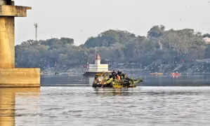 <p>New Delhi, March 2 (IANS) Riding high on the big electoral mandate from Delhiites, the newly formed BJP government has set its sights on realising its long list of poll promises, one by one -- the latest among them is the revitalisation of Yamuna River and also its transformation into a tourism hub.</p>