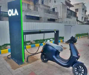 <p>New Delhi, March 3 (IANS) Ola Electric Mobility is reportedly laying off more than 1,000 employees and contract workers in its second round of job cuts within months.</p>