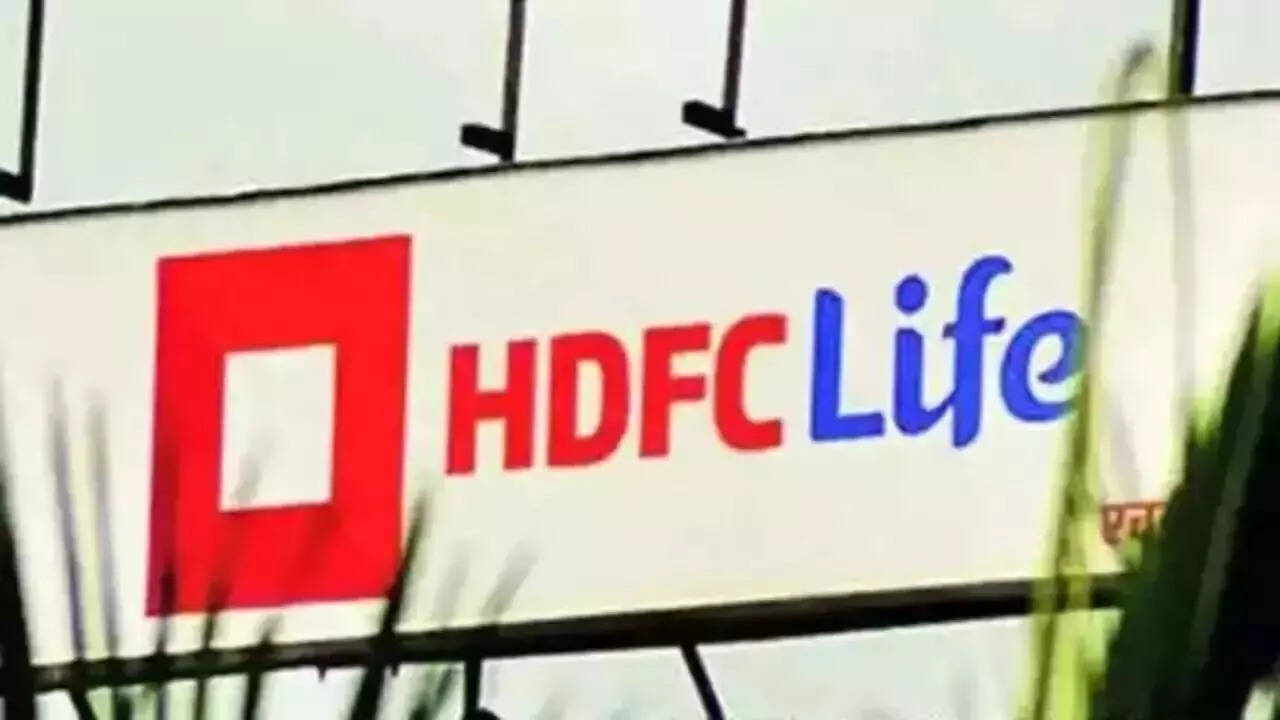 <p>HDFC Life eyes steady growth with product diversification, distribution expansion<br></p>