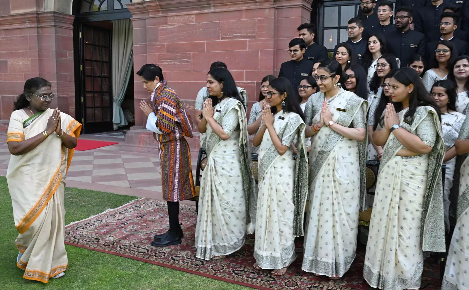 <p>President Droupadi Murmu greets IRS officer trainees at Rashtrapati Bhavan on Tuesday.</p>