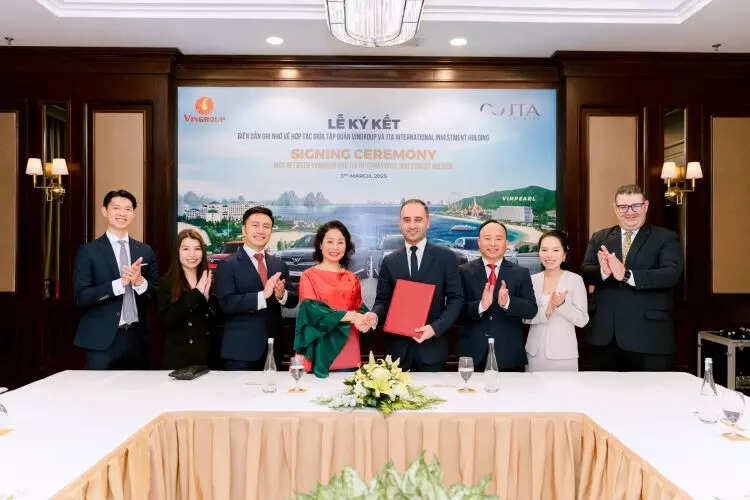 <p>With more than 100 showrooms globally, VinFast is trying to crack markets in Asia, the Middle East, Europe, the United States and Canada.</p>