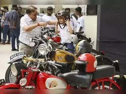 <p>As of September-end, total outstanding two-wheeler loans climbed to Rs 1.5 lakh crore from Rs 1.19 lakh crore a year ago. </p>