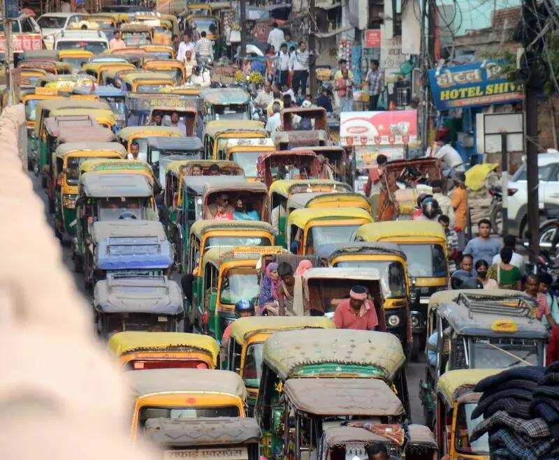 <p>A major source of gridlock is the positioning of toll collection points directly on the main carriageways of highways leading into Delhi. </p>