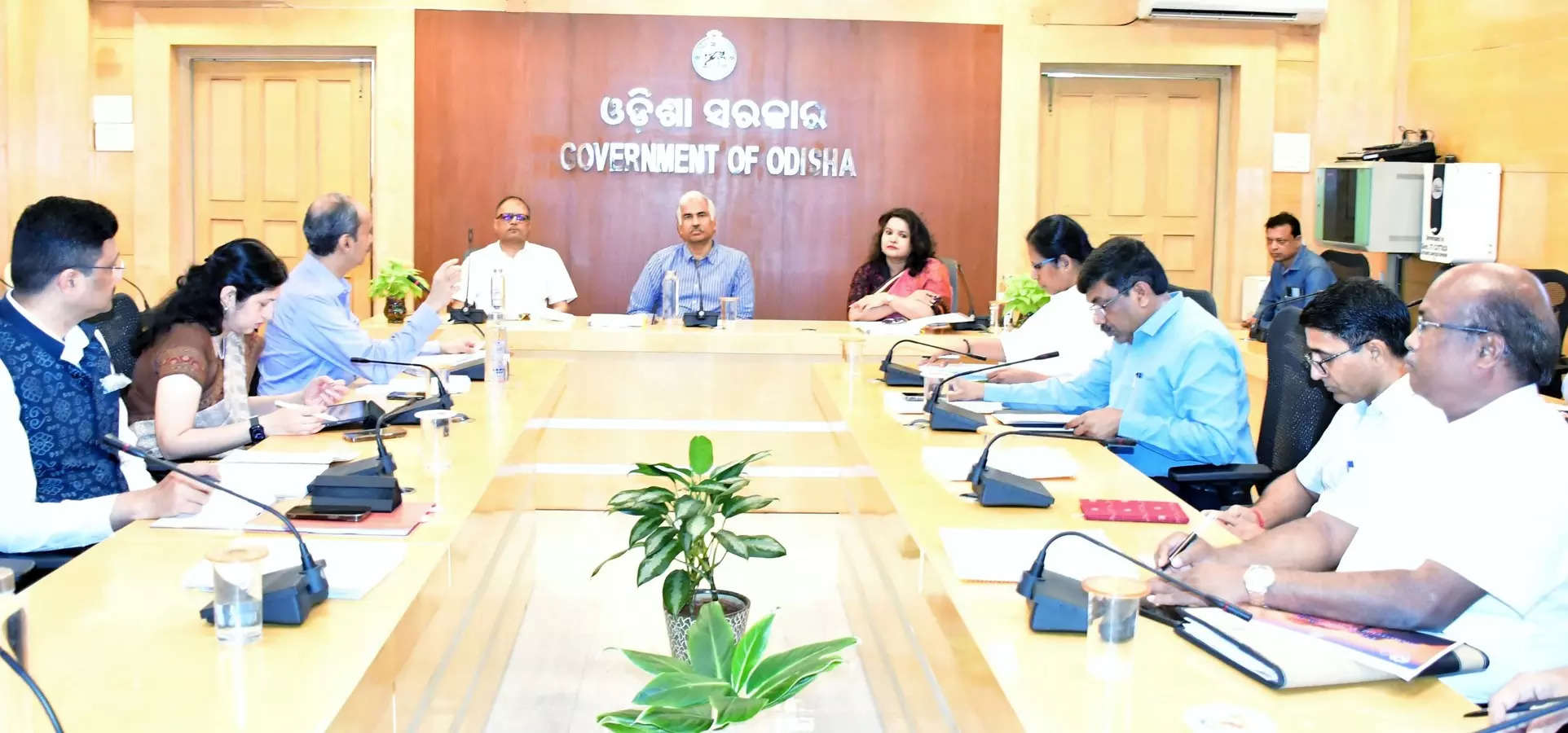 <p>The SLSWCA meeting, chaired by Chief Secretary Manoj Ahuja, approved 19 major projects that are expected to generate 17,286 job opportunities, contributing to the state’s industrial and economic growth.</p>