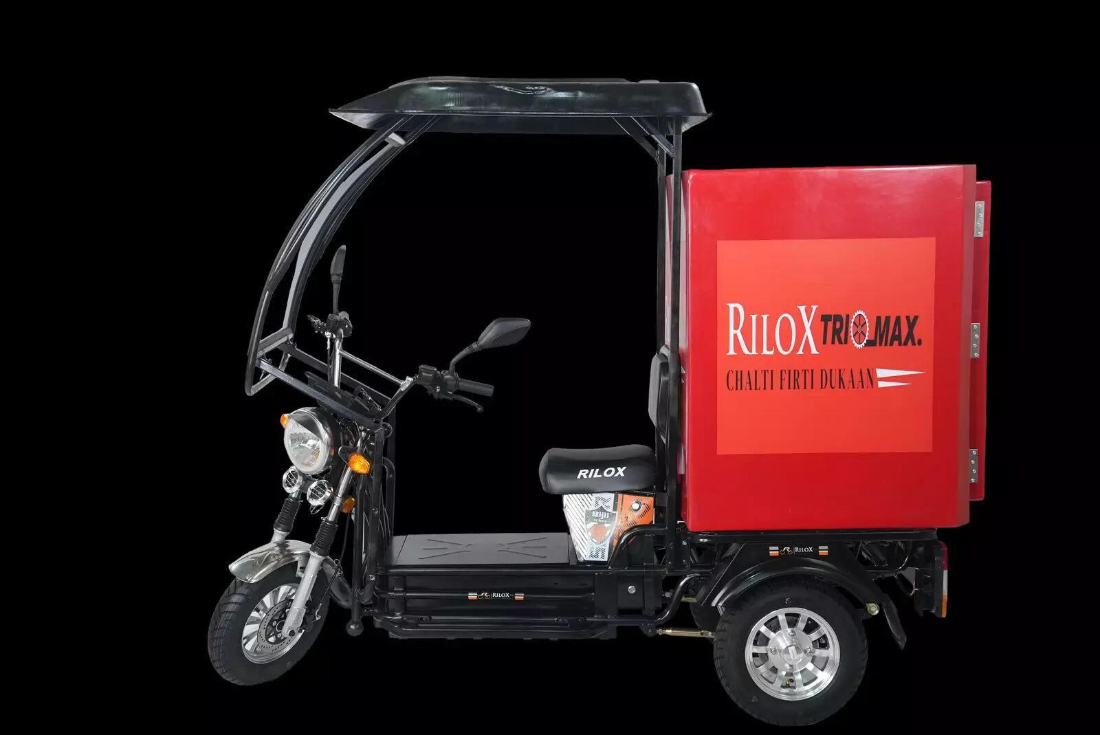 <p>The vehicles will be equipped with IoT technology for real-time tracking of fleet movements, vehicle health, and load capacity.</p>