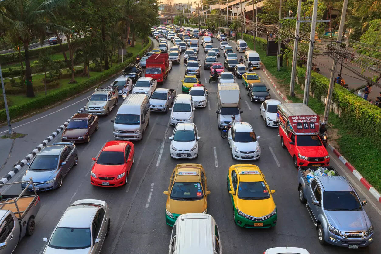 <p>Transport minister Pratap Sarnaik tabled the bill in a hurry and was insistent it be passed quickly.<br></p>