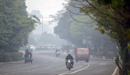 <p>According to the Air Quality Early Warning System for Delhi (EWS), the AQI is likely to stay in the moderate zone from Friday to Sunday. </p>