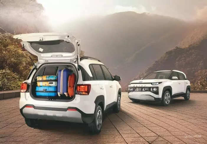 <p> The dual-cylinder CNG setup maximises boot space, accommodating passenger luggage without sacrificing performance.</p>
