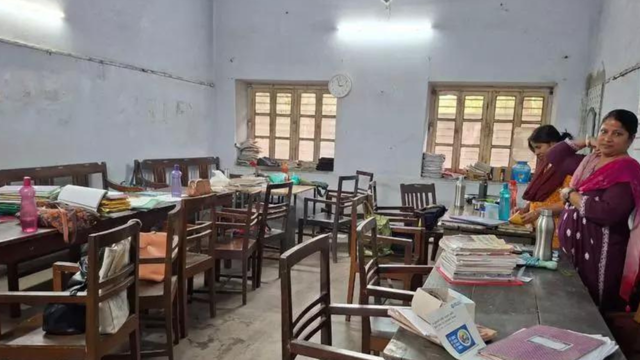 <p>The institution, which caters to approximately 11,000 students across undergraduate (UG) and postgraduate (PG) programmes, is operating with just 21 teachers against 111 sanctioned posts</p>