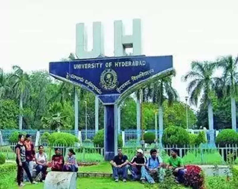 <p>Protesters insisted that the registrar take responsibility for the violence and urged the university to take immediate steps to withdraw all police cases filed against students.</p>