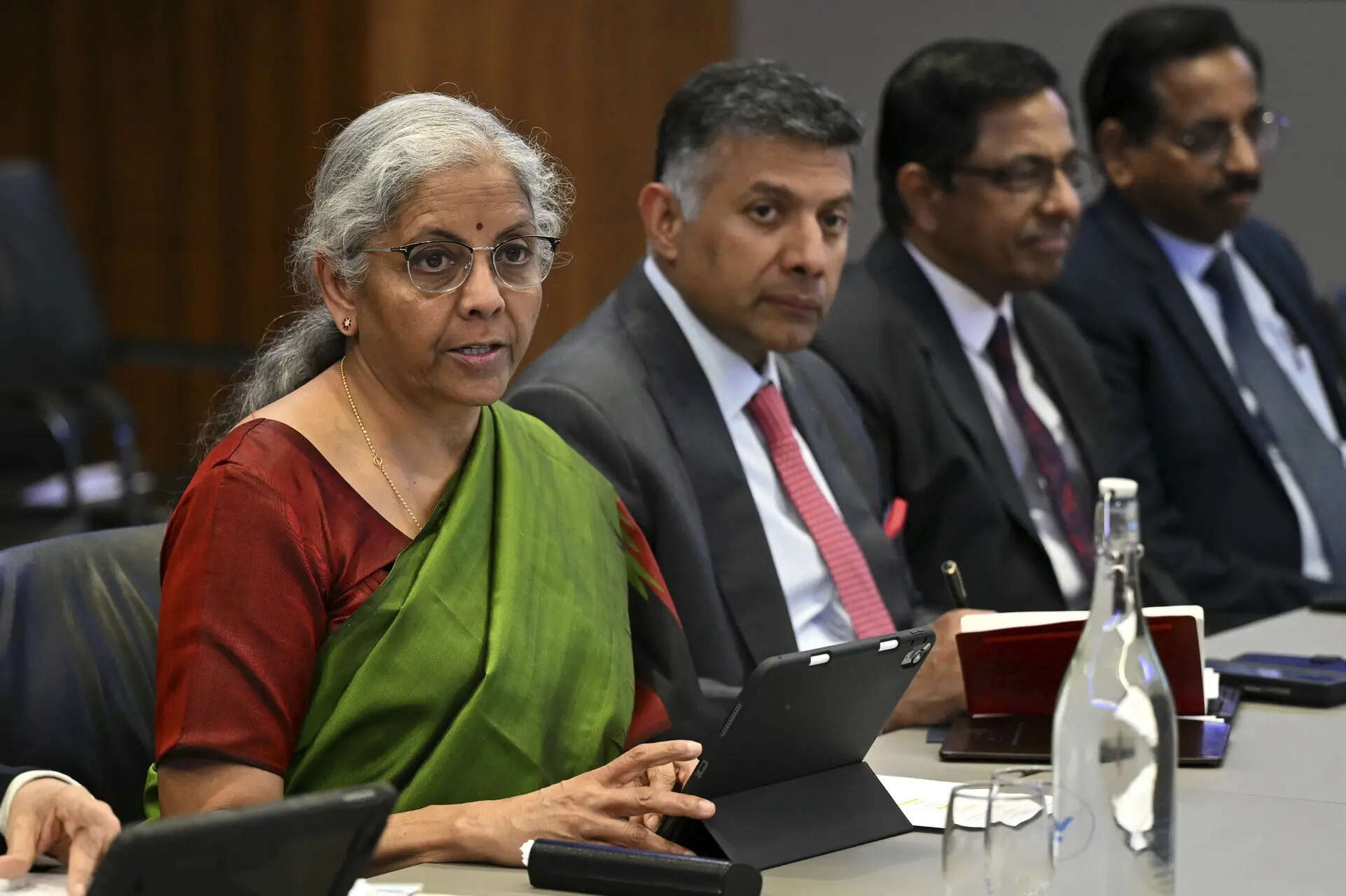 

<p> वित्त मंत्री, निर्मला सितारमन, लंदन में लंदन स्टॉक एक्सचेंज ग्रुप (LSEG) में भारत-रियो यूनीडो (EFD) के आर्थिक और वित्तीय संवाद के दौरान बोलते हैं। एपी/पीटीआई </p>
<p>“/><figcaption class=