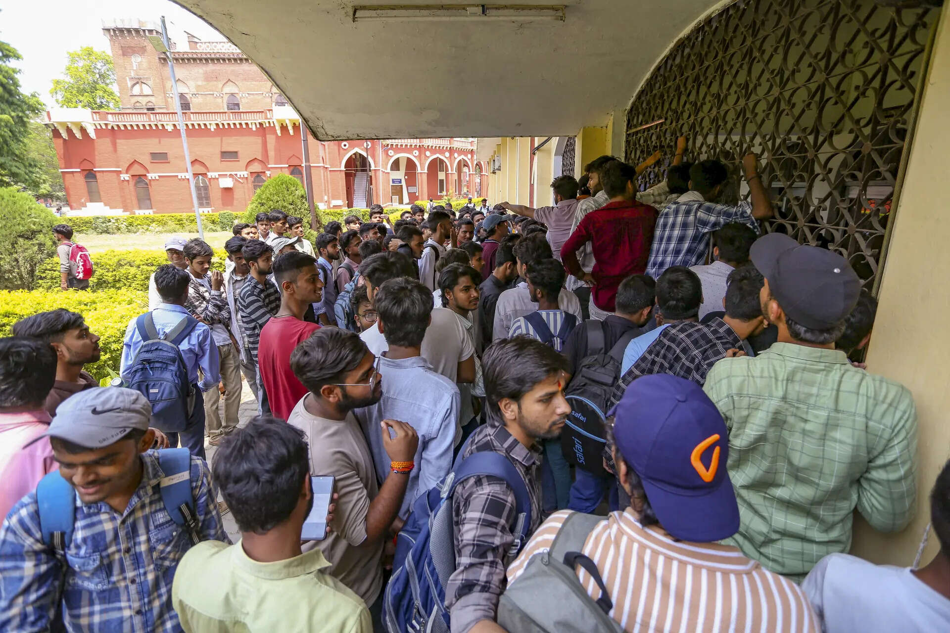 <p>Filmmaker Vijay Krishna Acharya, an English (Hons) graduate from the college, spoke about the impact the college and its teachers had on him</p>