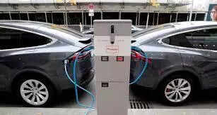 <p>The auxiliary battery would be the first commercially available electric vehicle battery that would not use graphite as one of its poles, CATL said.</p>