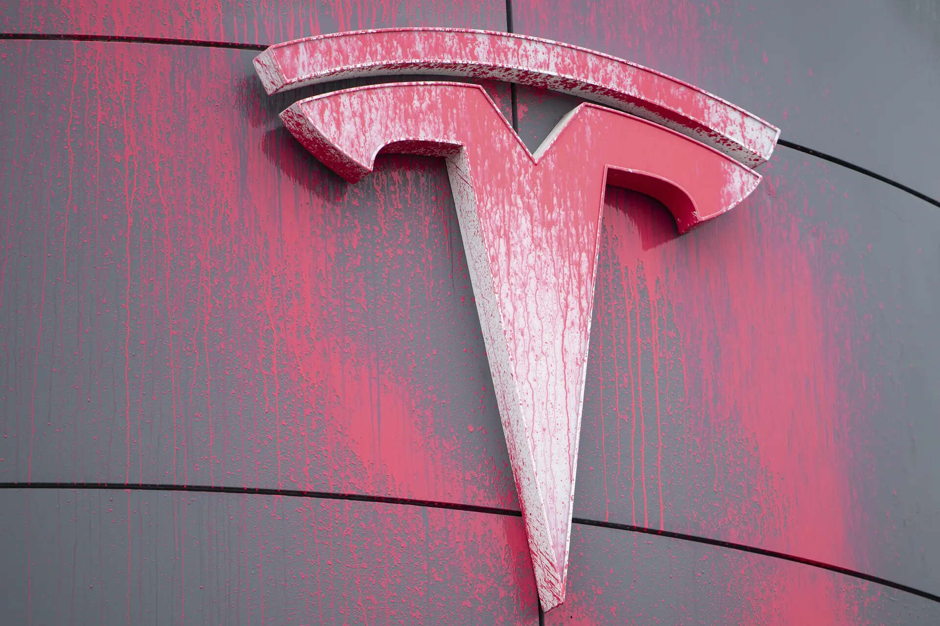 <p>Many of the Model Y competitors to debut this week offer more advanced battery-charging, assisted driving and in-car entertainment for a lower sticker price, such as Xpeng's G6 and Zeekr's E6.<br></p>
