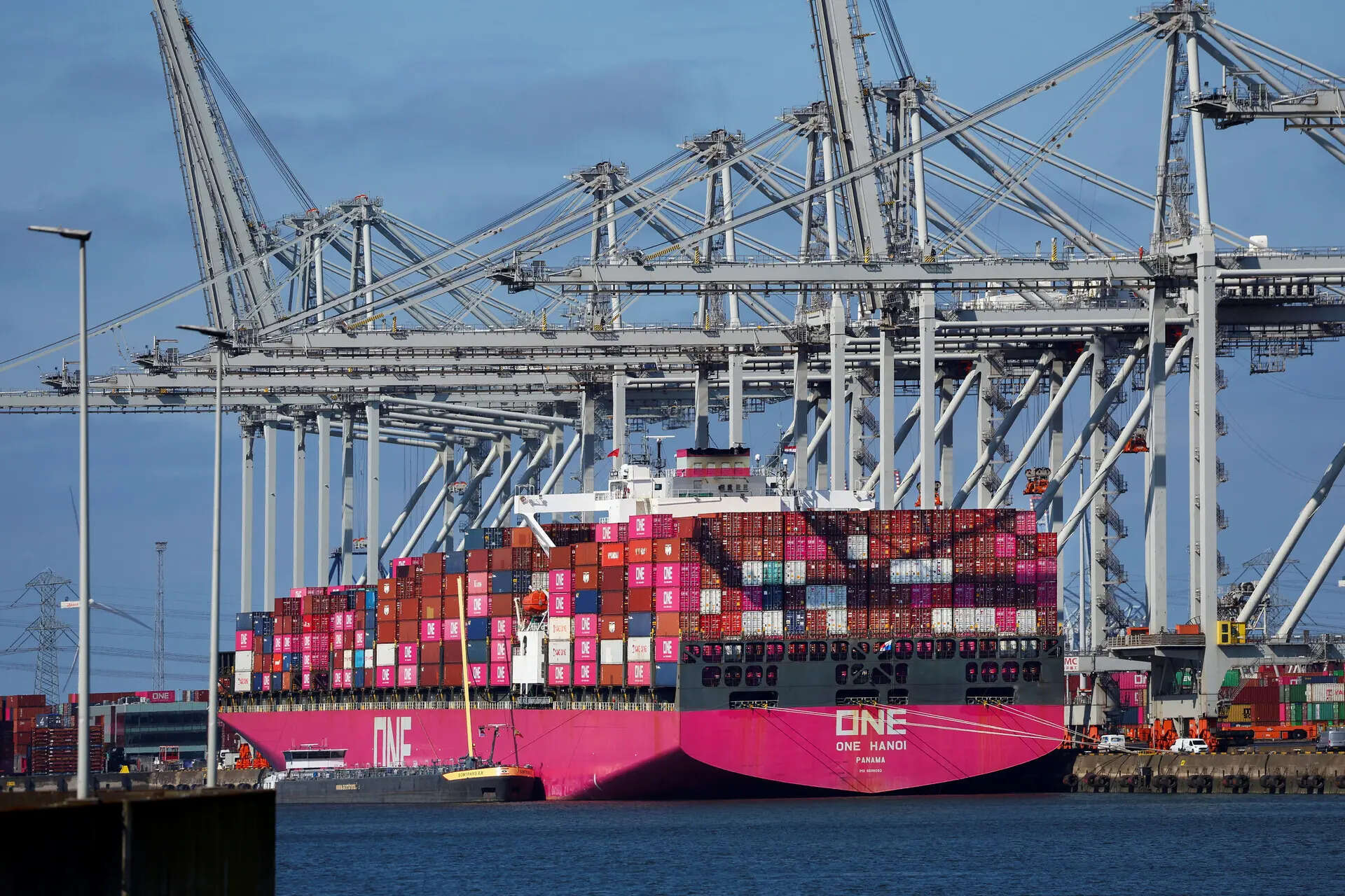 120748660 India, Rotterdam Port plan green, digital corridor for clean energy exports to Europe, ET Government