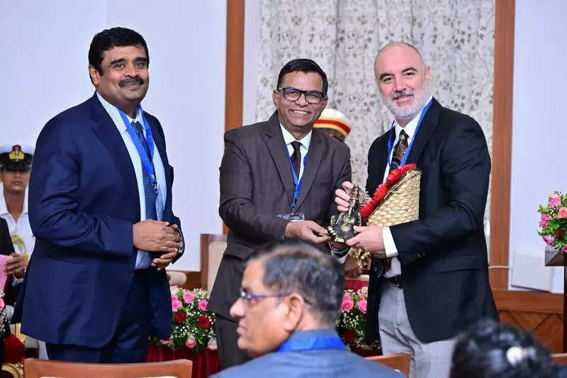 <p>The signing ceremony in Mumbai was attended by governor CP Radhakrishnan, CM Devendra Fadnavis, Australian consul-general Paul Murphy, Lloyds MD B Prabhakaran, and Gondwana VC Prashant Bokare.</p>