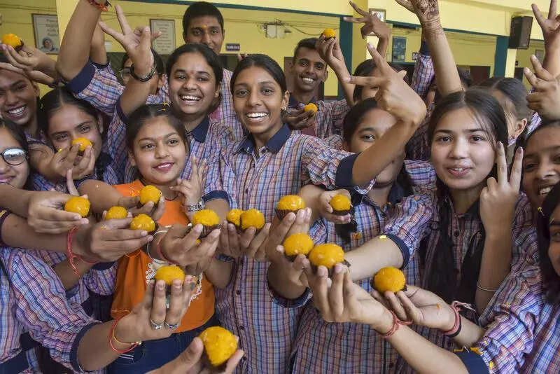 <p>The Board has initiated an inquiry to identify teachers who served as room invigilators during exams but failed to turn up for the evaluation of answer sheets between March 19 and April 2. Board secretary Bhagwati Singh has directed all district inspectors of schools (DIOS) to furnish detailed records of such teachers.</p>