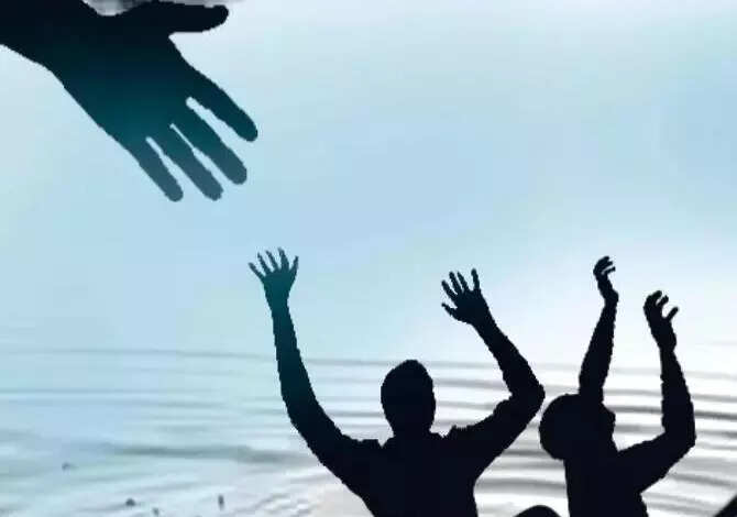 <p>A Class IV student drowned while bathing in a nearby pond with other hostel inmates on April 30. The incident occurred when students were taken to the pond due to water shortage at the hostel following a thunderstorm-induced power outage.</p>
