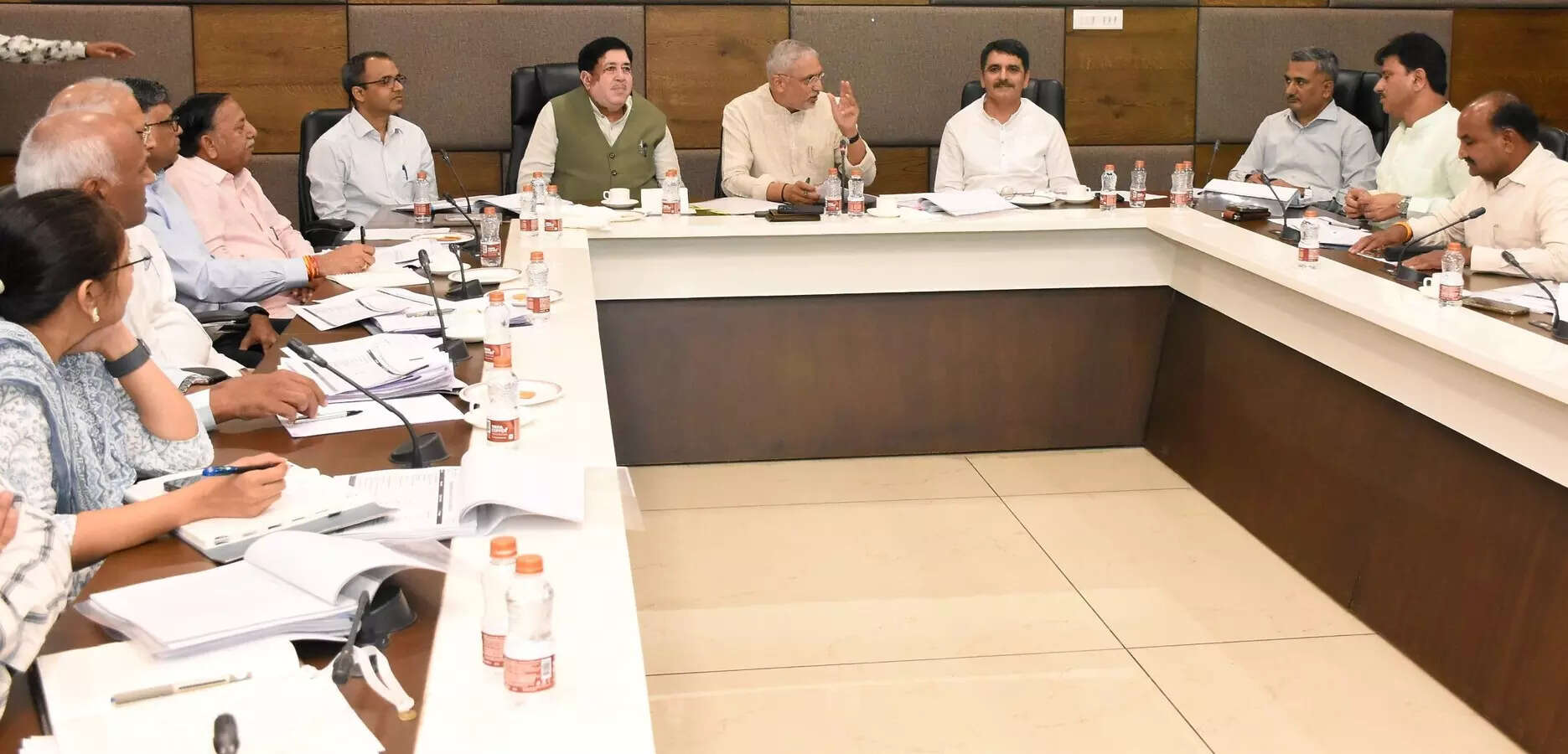<p>The review meeting brought together top stakeholders from the sector, including Gujarat Legislative Assembly Speaker and Chairman of Banas Dairy, Shankarbhai Chaudhary, Chairman of Amreli DCCB, Dilip Sanghani, along with chairpersons, managing directors, and CEOs of milk unions and DCCBs from across the state and senior officials from the Cooperation Department.<br></p>