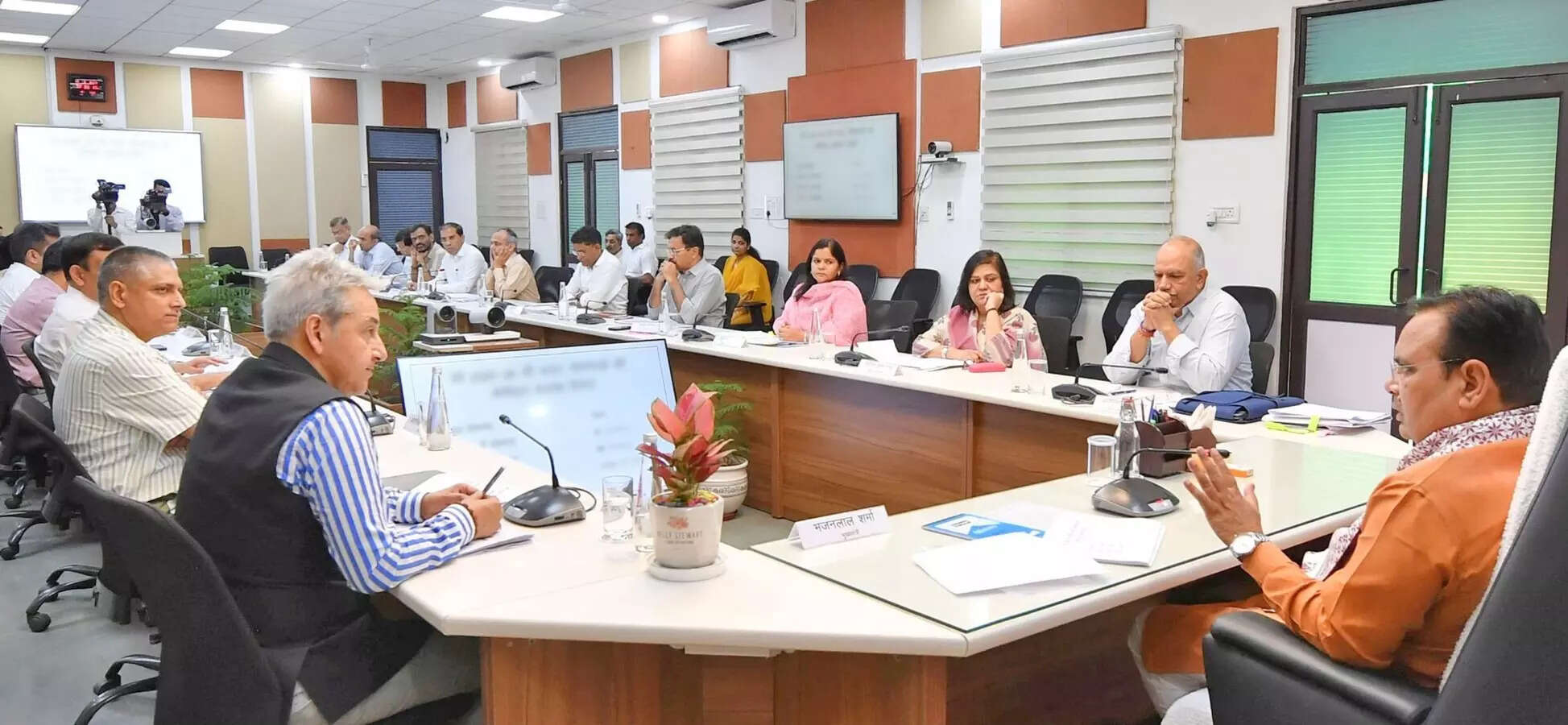 <p>Bhajanlal Sharma, Chief Minister of Rajasthan has introduced an exciting ₹3.7 lakh crore roadmap, focused on driving economic growth, building world-class infrastructure, and creating abundant job opportunities.</p>