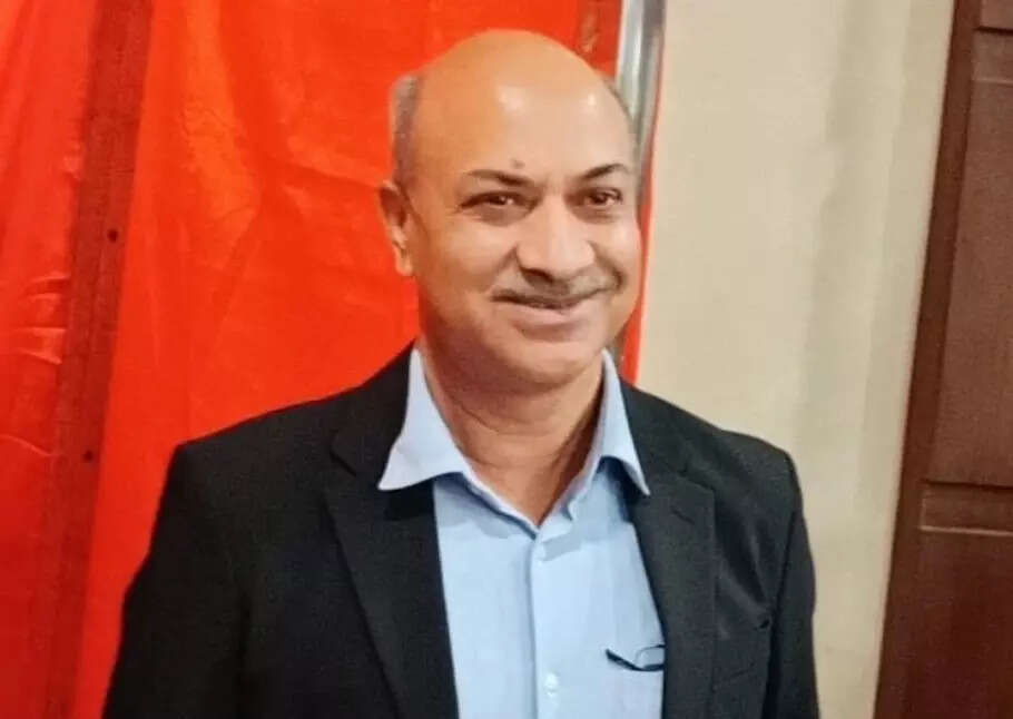 <p>Deepak Kumar, currently serving as the Additional Chief Secretary, Finance, Basic and Secondary Education, has been given additional charge of the Agriculture Production Commissioner. </p>